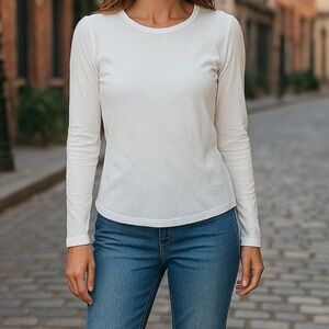 Gap Long Sleeve White Tshirt womens Small rounded bottom